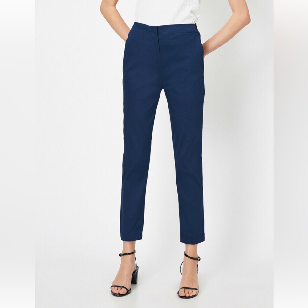 Fitted mid rise crop pants brand new with tags Size 6 (EUR 36) navy blue